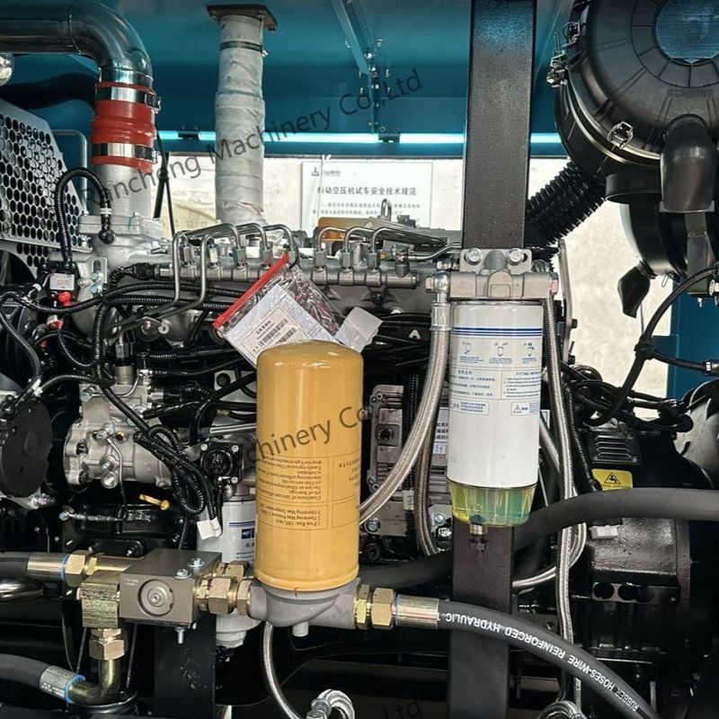 4륜 트레일러 타입 LGCY17-18-18/15TK 에어 컴프레서 작동 압력 18bar 210HP 커민스 엔진, 150-200m 드릴링용