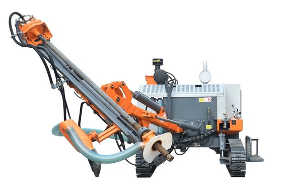 22m 깊이 수압 통합 DTH 드릴링 리그 기계 264HP 디젤 엔진